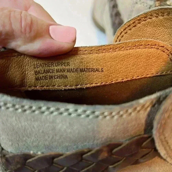 BORN Womens Sylvia Ankle Bootie Tan Leather Brown Braid Accent Back Zip Size 7.5 - Picture 8 of 11